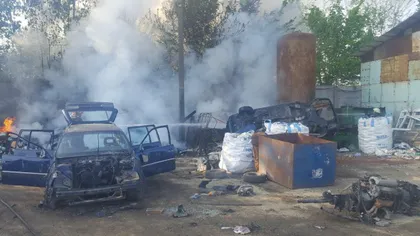 Incendiu la o firmă din Târgu-Jiu. O maşină parcată în curtea societăţii a fost distrusă