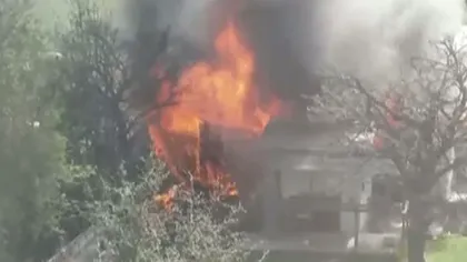 Incendiu puternic la o terasă din Iaşi. Pompierii au intervenit de urgenţă