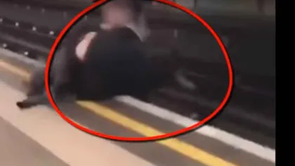 Un nou incident grav la metrou. Două persoane au căzut în faţa trenului. Poliţia a deschis o anchetă VIDEO ŞOCANT