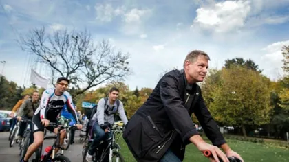 Preşedintele Iohannis s-a plimbat cu bicicleta prin Bucureşti: 