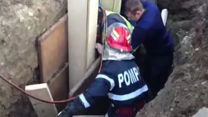 Un muncitor a murit după ce a fost prins sub un zid prăbuşit VIDEO