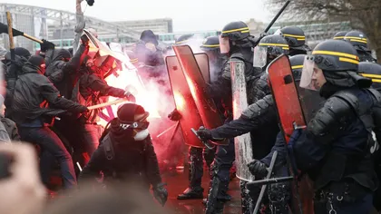 Ciocniri violente în Franţa, între protestatari şi forţele de ordine