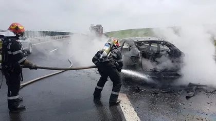 Autoturism cuprins de flăcări pe autostrada A1