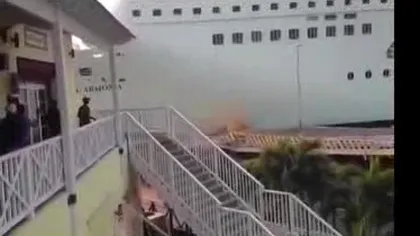 Un vas de croazieră s-a lovit de ţărm. La bord se aflau 2600 de persoane VIDEO