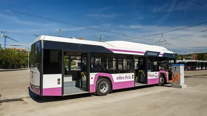 Zece autobuze electrice, cu aer condiţionat, internet, camere video şi sistem de ticketing, puse în circulaţie la Cluj-Napoca FOTO