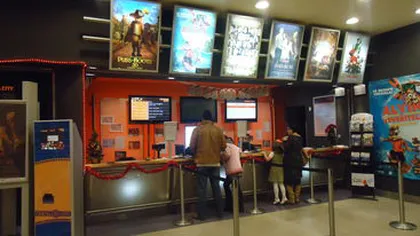 CAZ REVOLTĂTOR în BUCUREŞTI: o femeie cu doi copii nu a primit bilete la cinema. Motivul este HALUCINANT