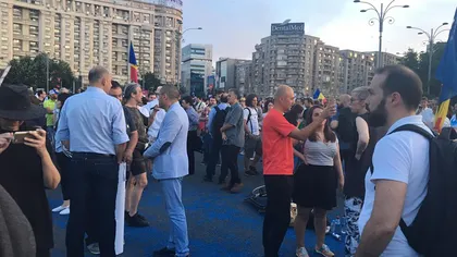 Peste 1.000 de oameni au protestat în Piaţa Victoriei după decizia CCR de revocare a şefei DNA FOTO