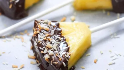 Desert delicios cu ananas şi ciocolată