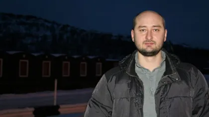 Jurnalistul rus Arkadi Babcenko este în viaţă. Autorităţile i-au înscenat moartea pentru a-l prinde pe adevăratul asasin