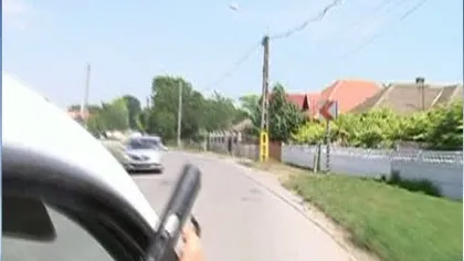 Ameninţări cu arma în plină stradă. Un tânăr de 32 de ani, prins în trafic cu elemente de muniţie