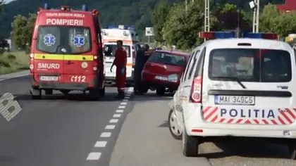 Bistriţa, grav accident de circulaţie. Un copil de 9 ani este în comă după ce maşina în care circula a intrat într-un cap de pod VIDEO