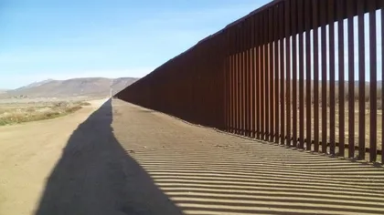 Donald Trump nu renunţă la ridicarea unui zid pentru a opri migraţia clandestină