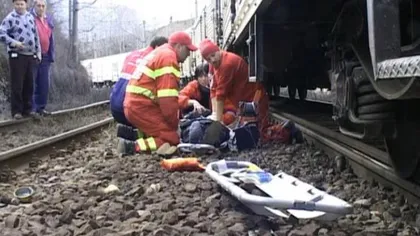 Femeie lovită de tren în timp ce culegea plante lângă calea ferată