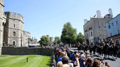 NUNTĂ REGALĂ, moment uluitor pentru oamenii adunaţi în afara castelului Windsor. Nu se aştepta nimeni ca Prinţul Harry să facă aşa ceva
