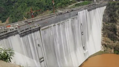 Ploile puternice au făcut ravagii: 20 de persoane au murit, după ce un baraj s-a rupt