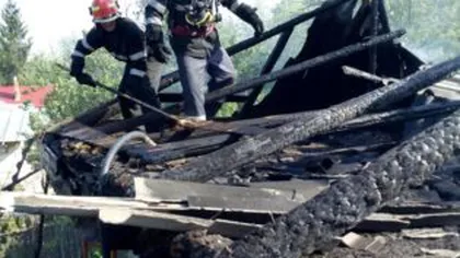 Bărbat găsit carbonizat după un incendiu izbucnit într-o casă din Bacău