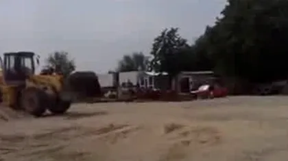 Accident de muncă mortal în Alba Iulia. Un bărbat a murit după ce un coleg a răsturnat o basculantă de nisip peste el