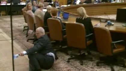 Moment de panică la Parlament! Deputatul Eugen Nicolicea a căzut sub ochii colegilor VIDEO