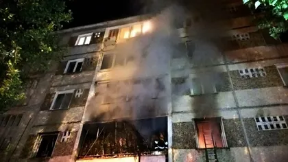 Un apartament a luat foc în Iaşi din cauza unei candele. Opt persoane din bloc, EVACUATE