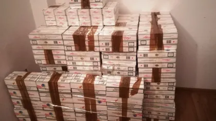 Au fost ridicate peste 560.000 de ţigări şi peste două kilograme de tutun, în urma percheziţiilor făcute într-un dosar de contrabandă