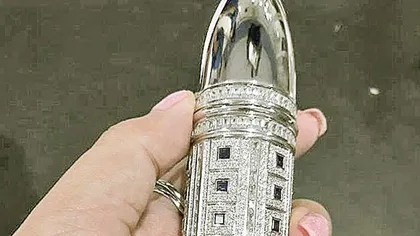 Cel mai scump vibrator din lume. Are peste 2000 de diamante şi safire rare. Cât costă FOTO