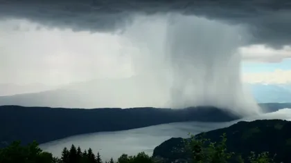 Tsunami din Rai. Un fotograf austriac a surprins o furtună în imagini uimitoare VIDEO