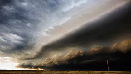 Imagini apocaliptice: O furtună violentă a provocat cel puţin 18 decese VIDEO