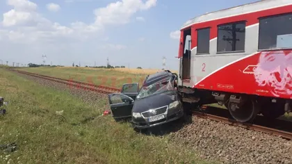 Maşină lovită de tren în Olt. Trei persoane au ajuns la spital