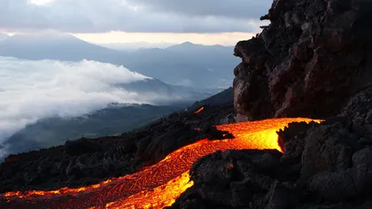 Alertă în Guatemala: Trei vulcani activi, inclusiv Vulcanul de Foc, au aruncat cantităţi uriaşe de cenuşă şi lavă