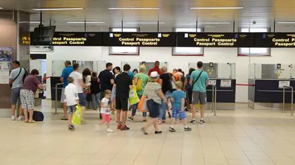 Scandal pe Aeroportul Otopeni! Cursă anulată cu două ore înainte de decolare VIDEO
