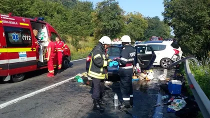 Accident grav pe DN7 în Hunedoara: Şapte persoane, între care doi copii, sunt rănite