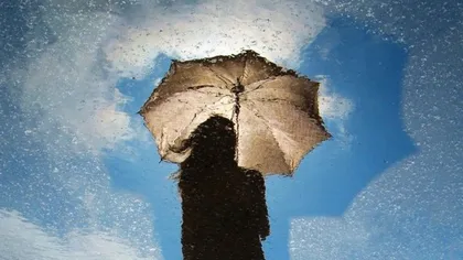 PROGNOZA METEO: Nu vă uitaţi umbrela acasă în următoarele zile
