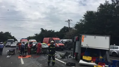 Accident grav la Constanţa, coliziune între un camion şi un autoturism cu volan pe partea dreaptă