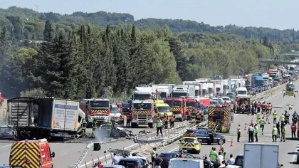 Patru oameni, inclusiv o femeie însărcinată, au murit carbonizaţi într-un accident grav în Franţa