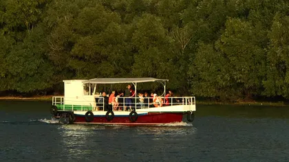 O ambarcaţiune care avea opt turişti români la bord s-a răsturnat pe Dunăre