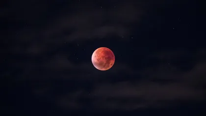 Eclipsă parţială de Lună în ziua când se împlinesc 50 de ani de la lansarea misiunii Apollo 11