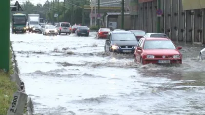 Zeci de localităţi din ţară, afectate de inundaţii. Circulaţia este închisă pe trei drumuri naţionale