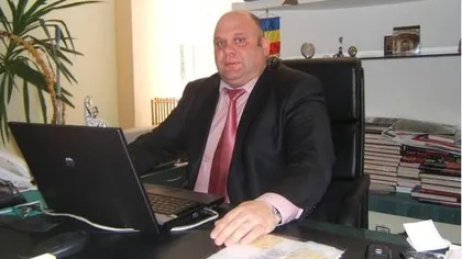Şeful CJAS Bacău şi-a dat spor de 2200 lei lunar pentru că stă în faţa calculatorului