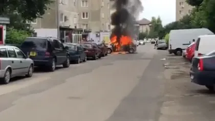 Maşină în flăcări pe o stradă din Baia Mare