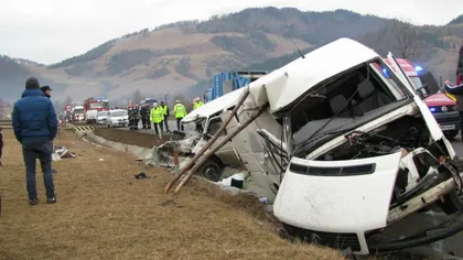 Accident GRAV la Suceava - Un microbuz cu nouă pasageri s-a răsturnat din cauza vitezei excesive