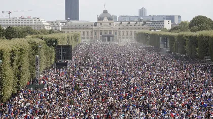 CM 2018. Parada victoriei pe străzile Parisului, cu sute de mii de oameni. Atmosferă senzaţională VIDEO