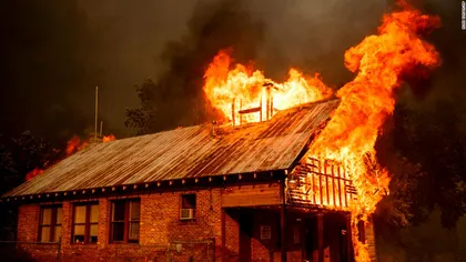 Incendiile din California s-au soldat cu cel puţin 7 morţi şi pagube materiale importante. Mii de hectare au fost mistuite de foc