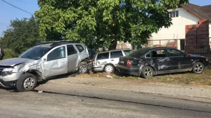 Accident cu cinci maşini în Mureş: Şase persoane, printre care o femeie gravidă, au fost rănite FOTO