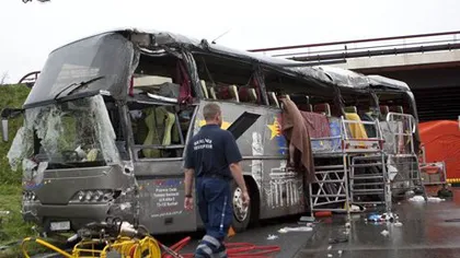 Autocar răsturnat în prăpastie. Sunt multe victime în stare GRAVĂ