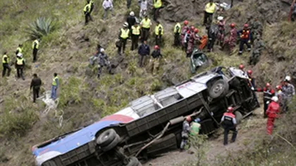 Tragedie în Ecuador. Un autocar s-a răsturnat în prăpastie. Sunt zeci de morţi şi răniţi GALERIE FOTO şi VIDEO