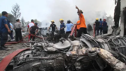 Avionul dispărut în Indonezia a fost găsit. Salvatorii au rămas muţi de uimire când au ajuns la aeronavă