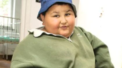 Băiatul din Botoşani care la 7 ani avea 100 de kg a făcut 17 ani, a slăbit şi îşi caută prietenă FOTO
