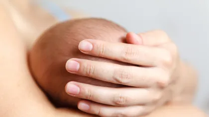 Plagiocefalia: de ce are bebeluşul capul turtit?