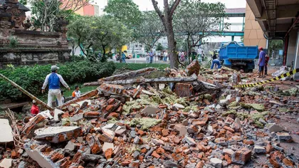 Bilanţ devastator al victimelor seismului din Indonezia: Sunt cel puţin 131 de morţi UPDATE