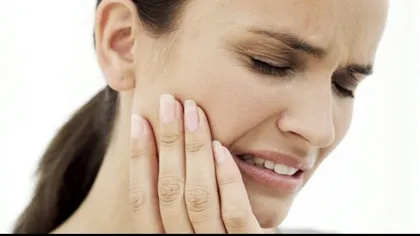 Îţi scrâşneşti dinţii sau ţi se încleştează maxilarele? Vezi cum se numeşte boala şi ce trebuie să faci